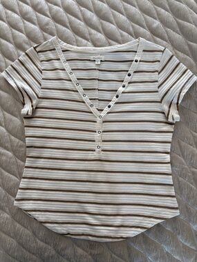 Pilcro Short Sleeve V‑Neck Striped Top in Cream and Brown